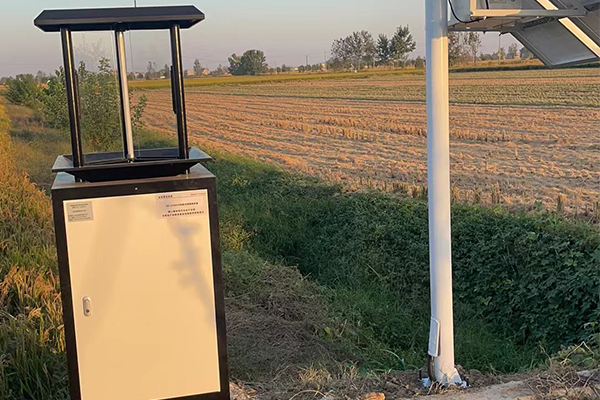 高標(biāo)準(zhǔn)農(nóng)田蟲情測報燈圖片1